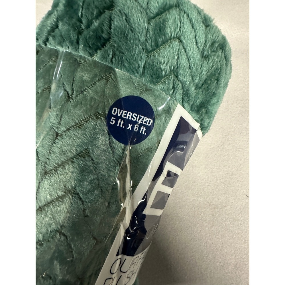 The Big One Oversized Plush Throw Green Chevron Jacquard Blanket 5x6 31BOUPLTHJQ